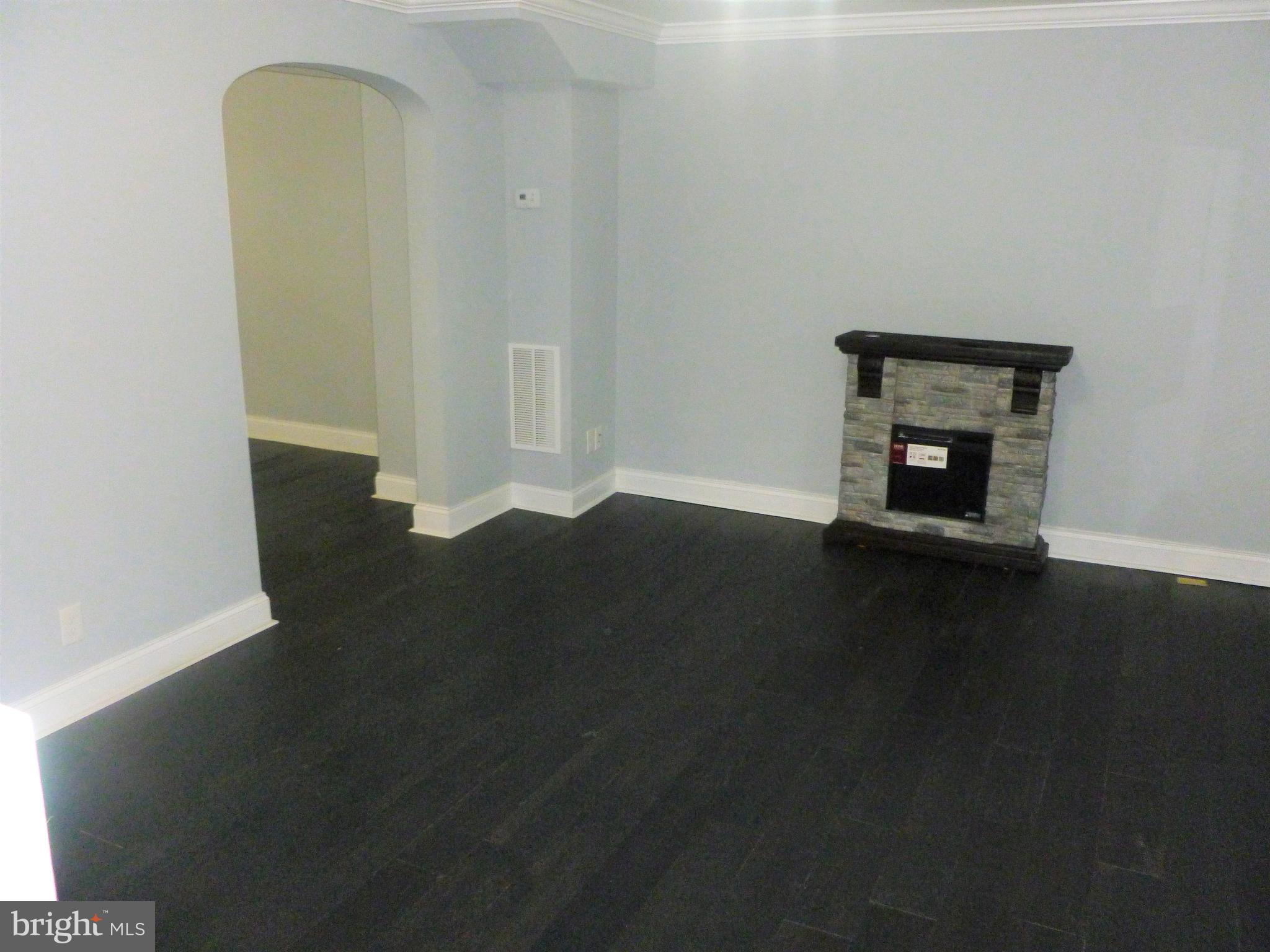 4224 Colborne Road Baltimore, MD 21229 - Photo 5 of 49 Living Room