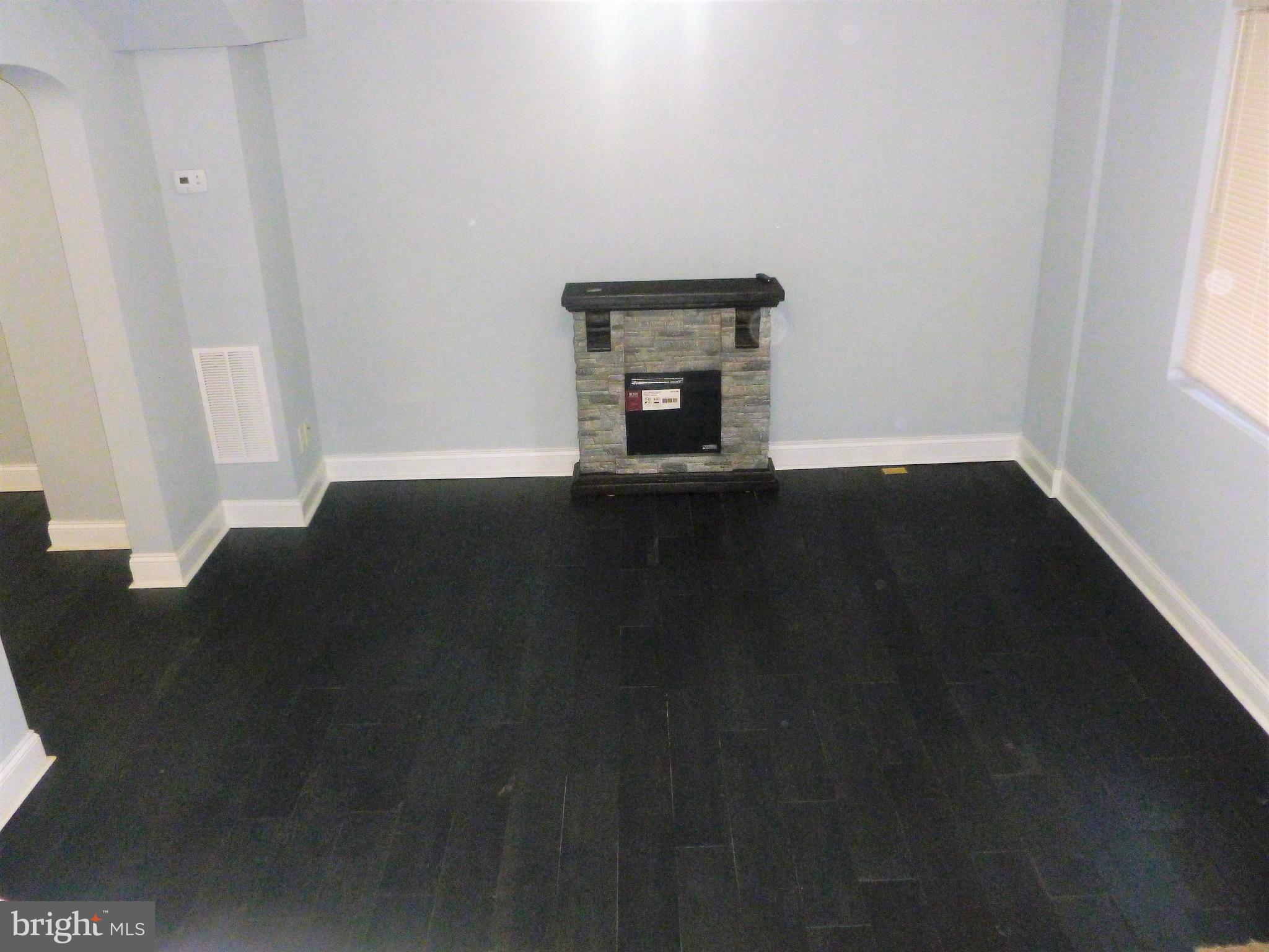 4224 Colborne Road Baltimore, MD 21229 - Photo 6 of 49 Living Room