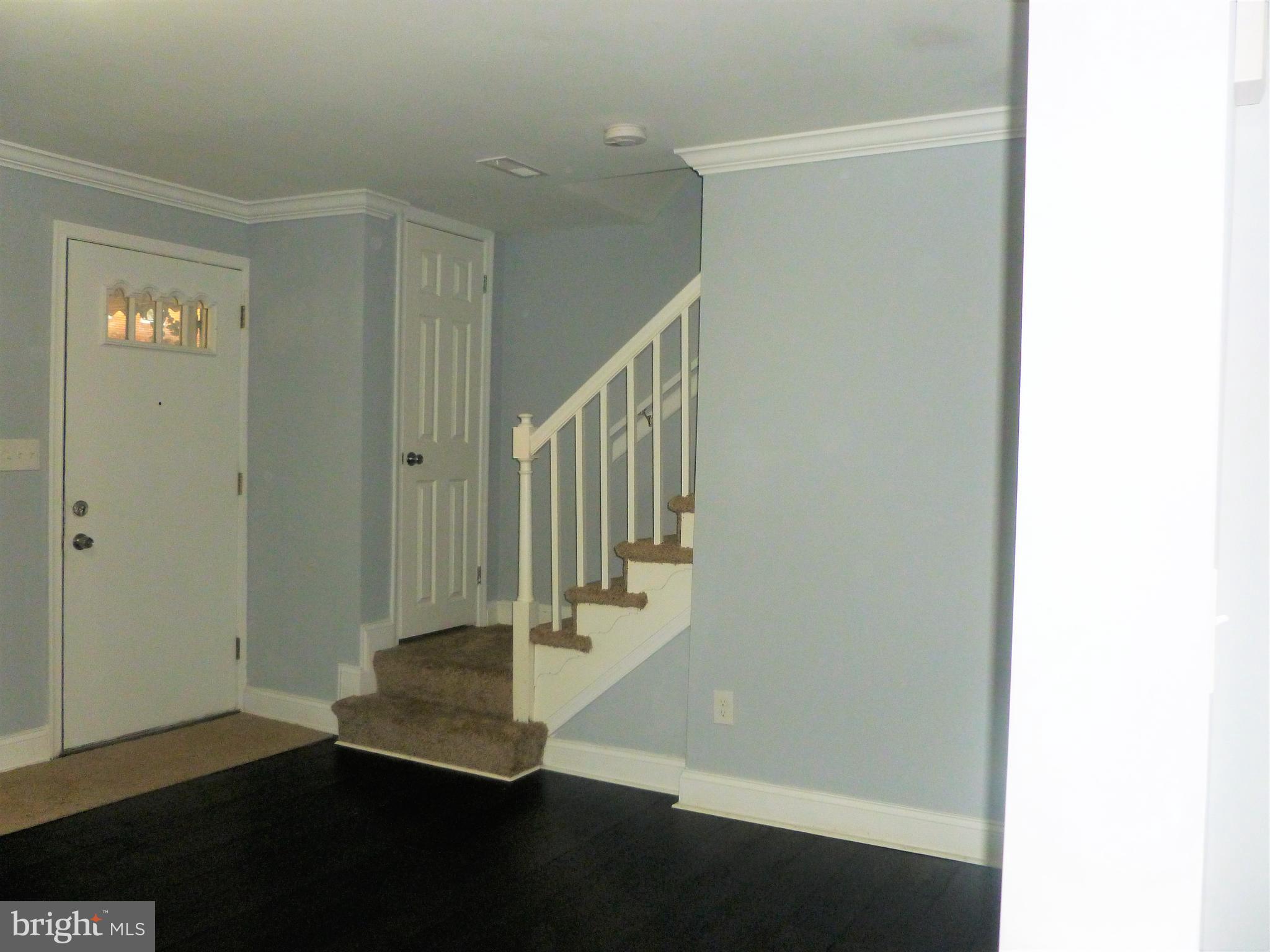 4224 Colborne Road Baltimore, MD 21229 - Photo 10 of 49 Living Room