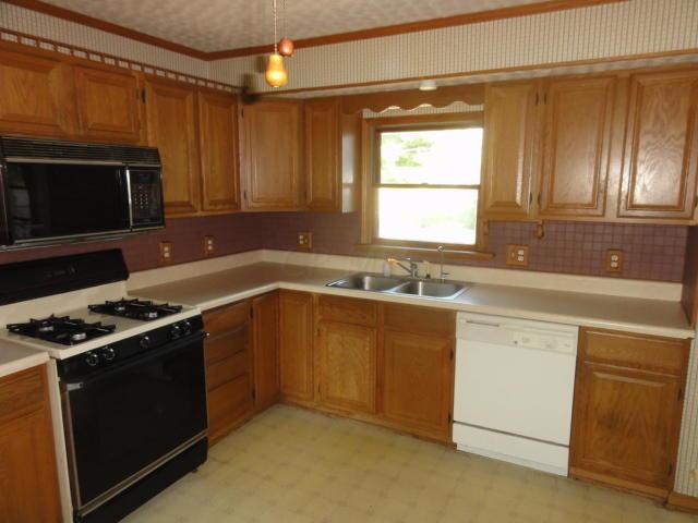 2822 Fleet Road Columbus, OH 43232 - Photo 2 of 12