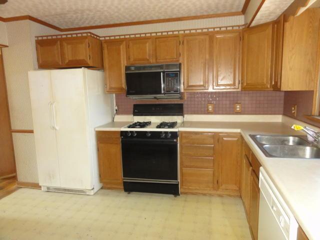 2822 Fleet Road Columbus, OH 43232 - Photo 3 of 12