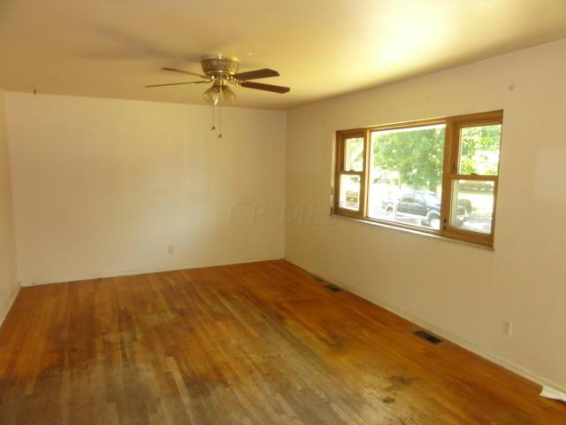 2822 Fleet Road Columbus, OH 43232 - Photo 4 of 12