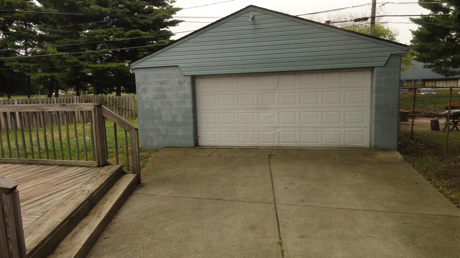 2822 Fleet Road Columbus, OH 43232 - Photo 10 of 12