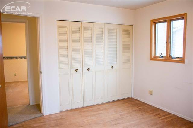 5411 Coldwater Road Flint, MI 48504 - Photo 12 of 24 21420316-11.JPG