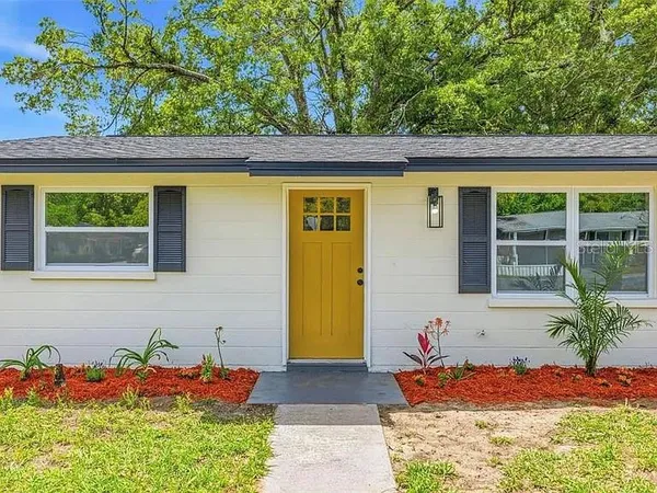 $2,250 | 39252 Heights Avenue, Zephyrhills, FL 33542