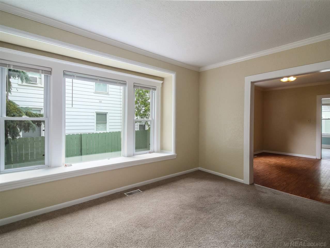 135 Muir Road Grosse Pointe, MI 48236 - Photo 9 of 23 31326462-8.JPG