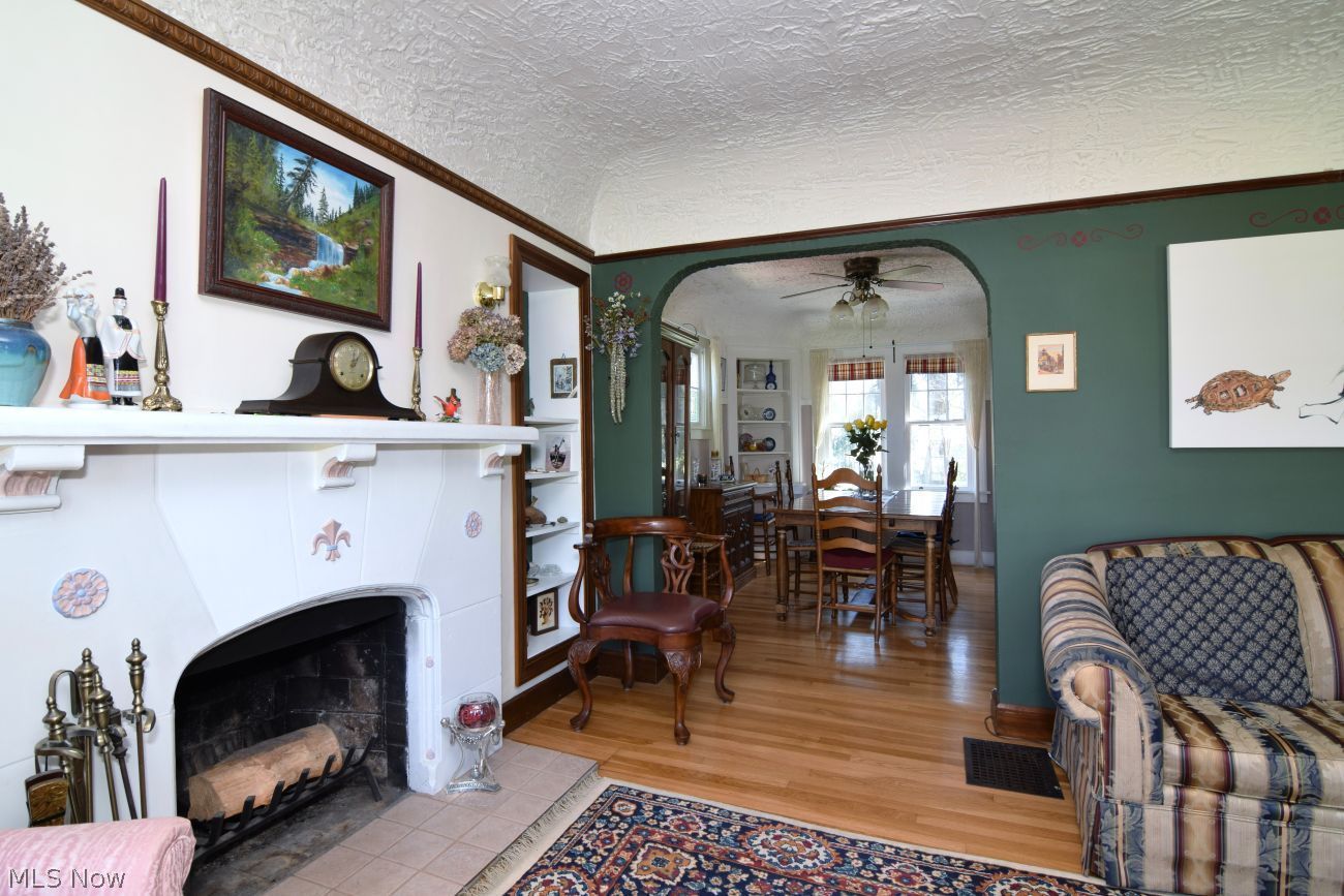 1027 Lander Road Cleveland, OH 44143 - Photo 10 of 43 Gallery Image 10