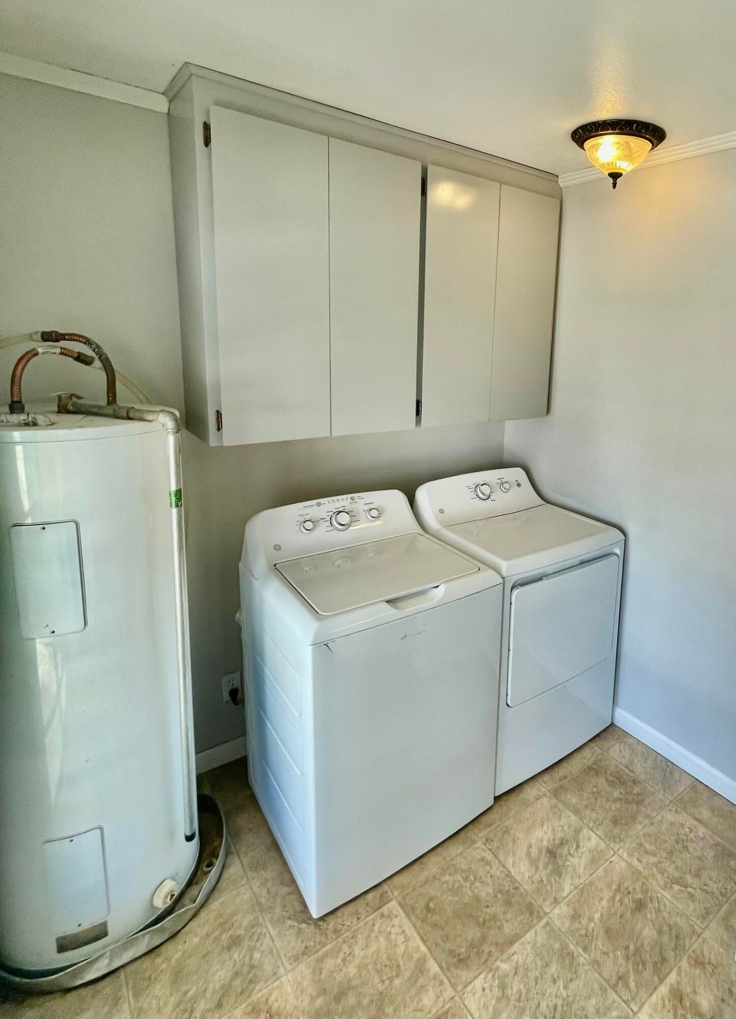 600 Southeast Grizzly Road Madras, OR 97741 - Photo 13 of 40 Laundry room