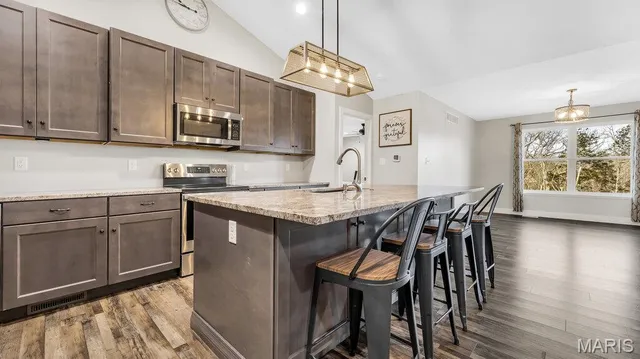 $519,000 | 5556 East Anding Drive, Catawissa, MO 63015