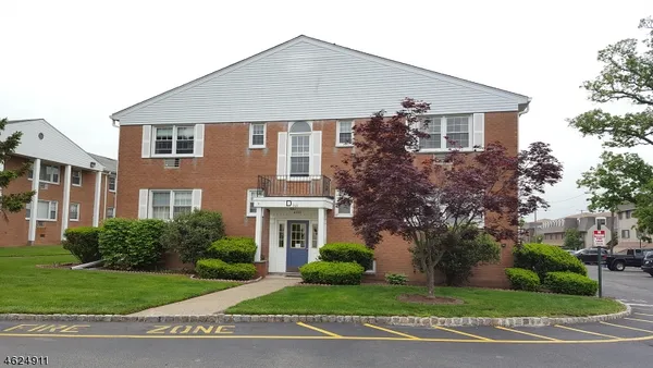 $1,725 | 565 Grove Street, Unit D8, Clifton, NJ 07013