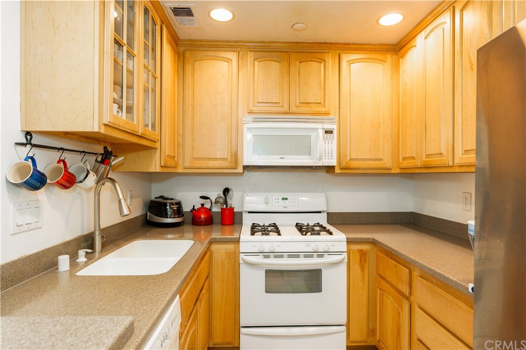 7770 Ramsdale Way, Unit J Stanton, CA 90680 - Photo 9 of 24