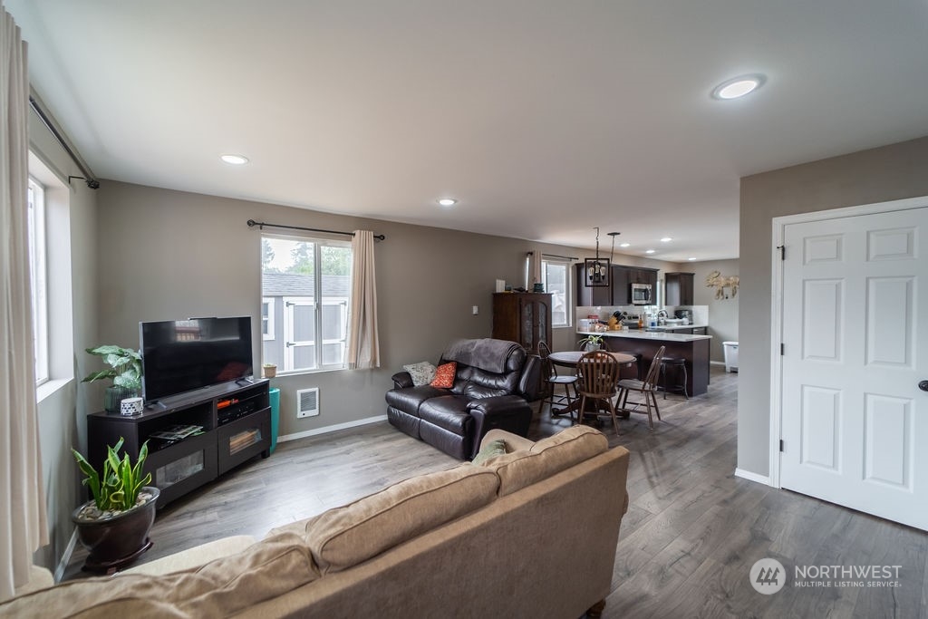 11614 Military Road Southwest Lakewood, WA 98498 - Photo 3 of 26 Gallery Image 3