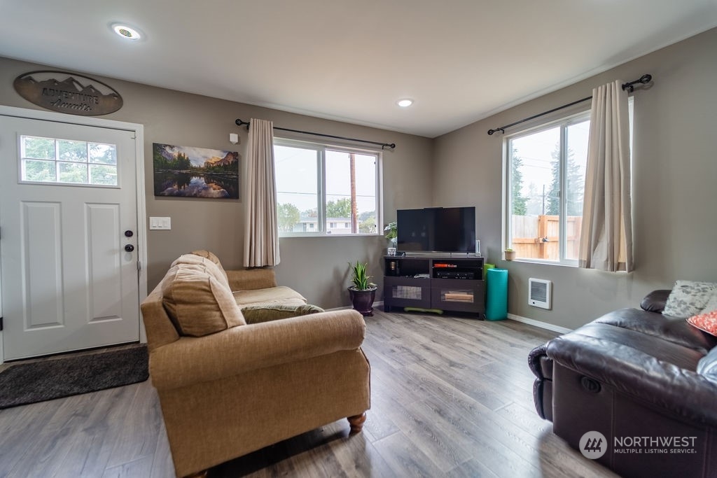 11614 Military Road Southwest Lakewood, WA 98498 - Photo 4 of 26 Gallery Image 4