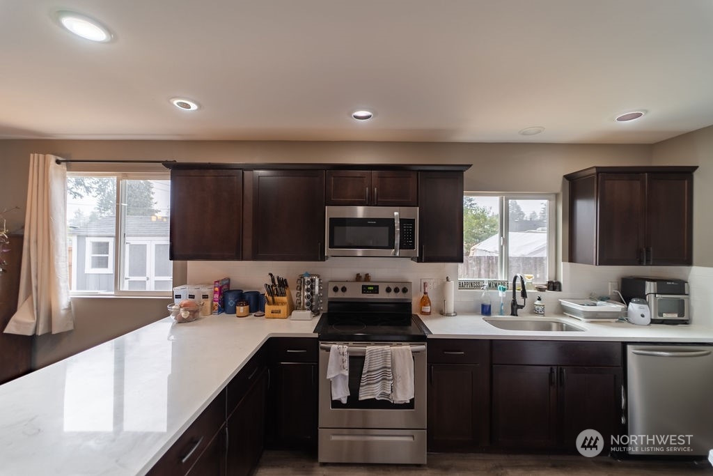 11614 Military Road Southwest Lakewood, WA 98498 - Photo 6 of 26 Gallery Image 6