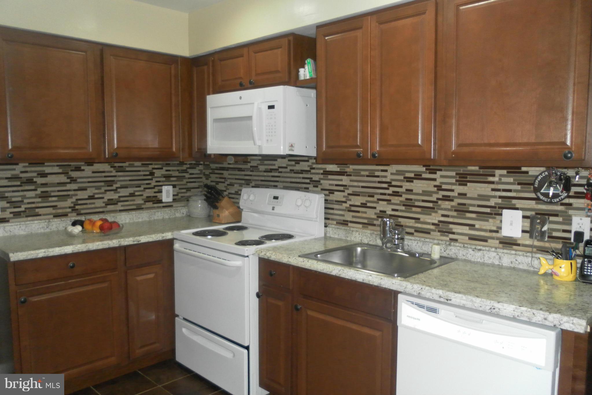 1303 Northgate Square Reston, VA 20190 - Photo 2 of 19 Kitchen