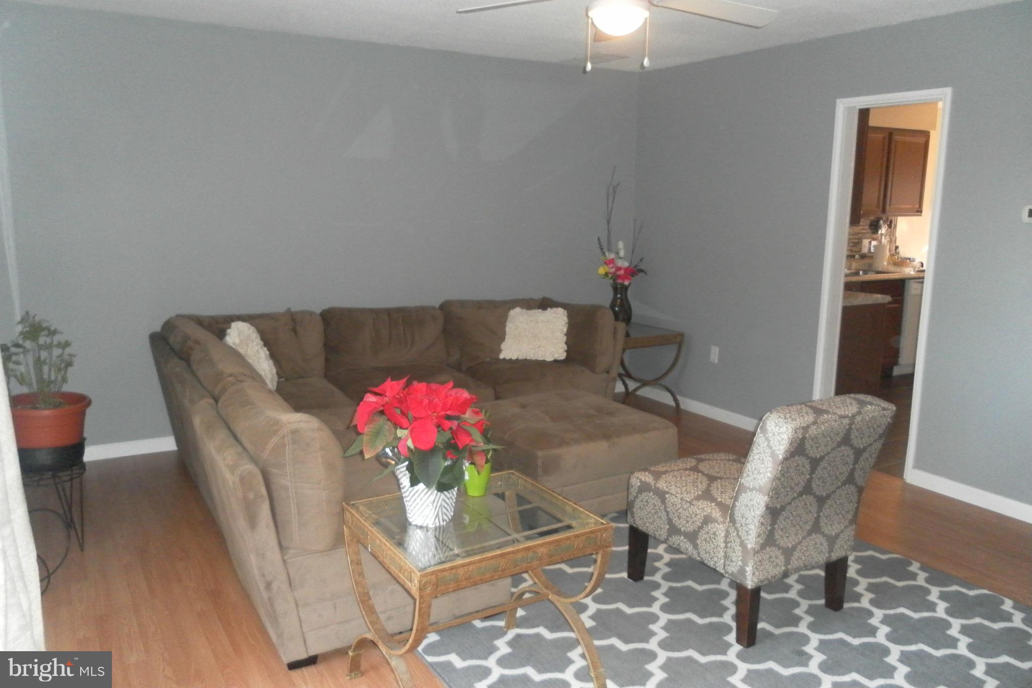 1303 Northgate Square Reston, VA 20190 - Photo 5 of 19 Living Room