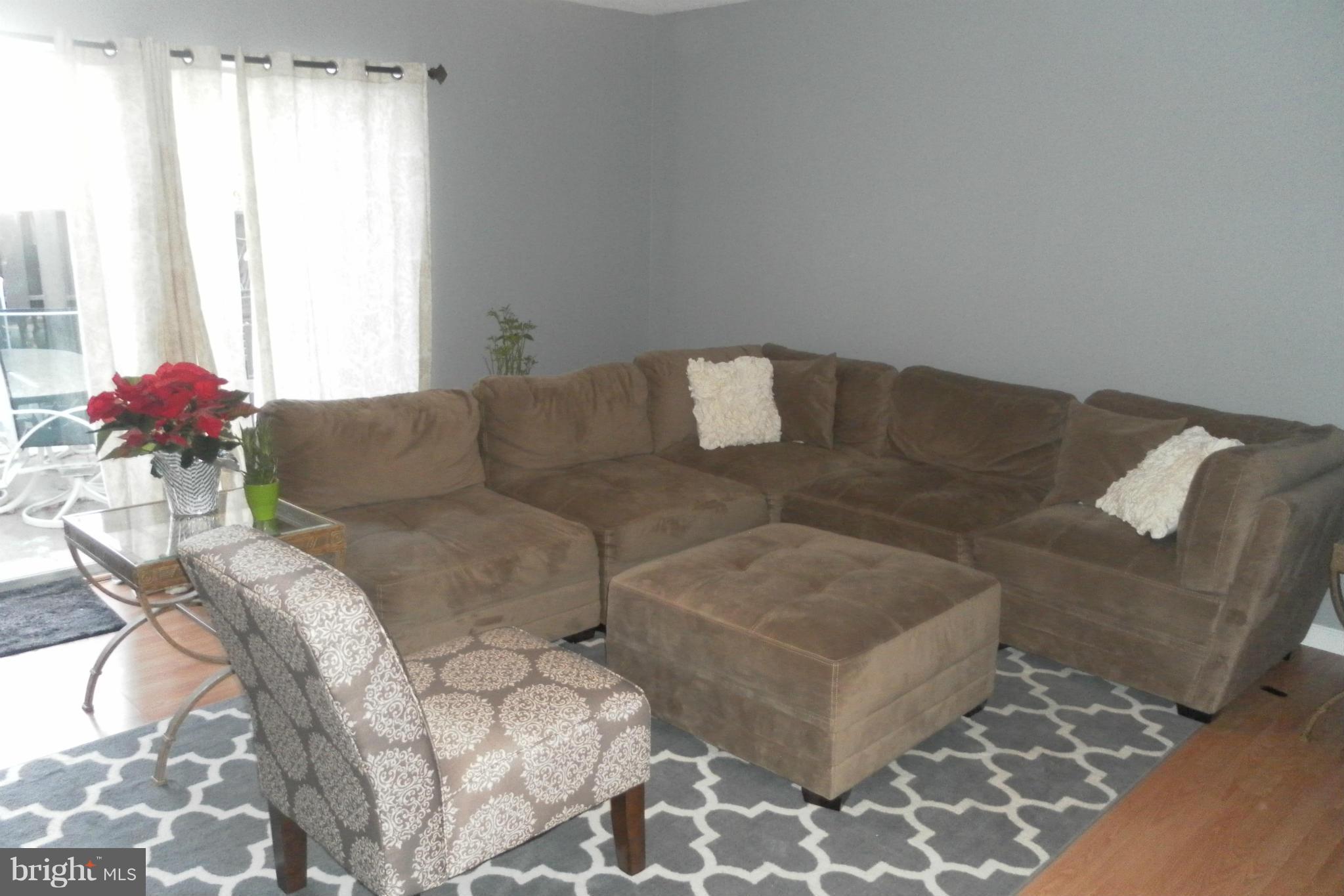 1303 Northgate Square Reston, VA 20190 - Photo 6 of 19 Living Room