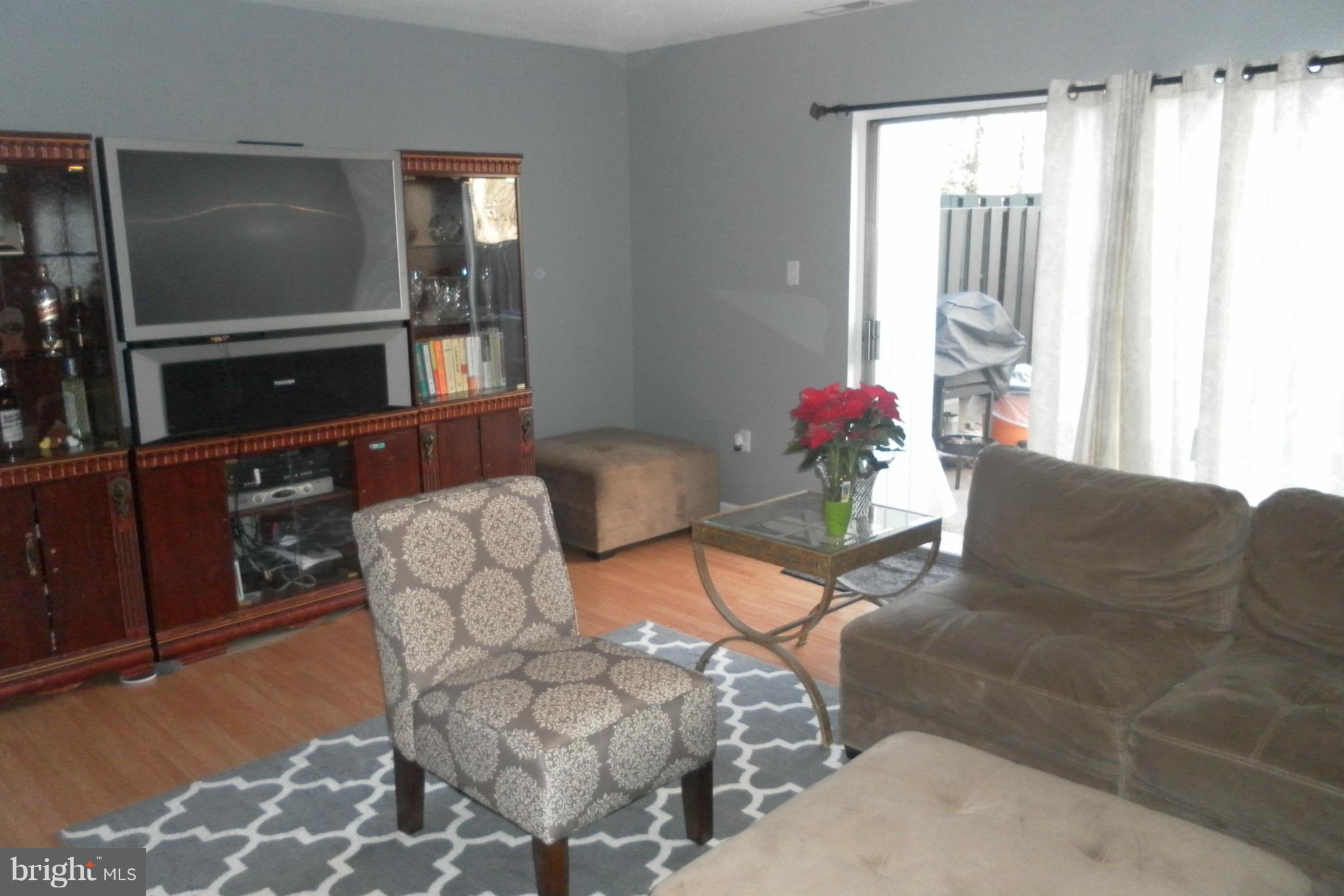 1303 Northgate Square Reston, VA 20190 - Photo 7 of 19 Living Room