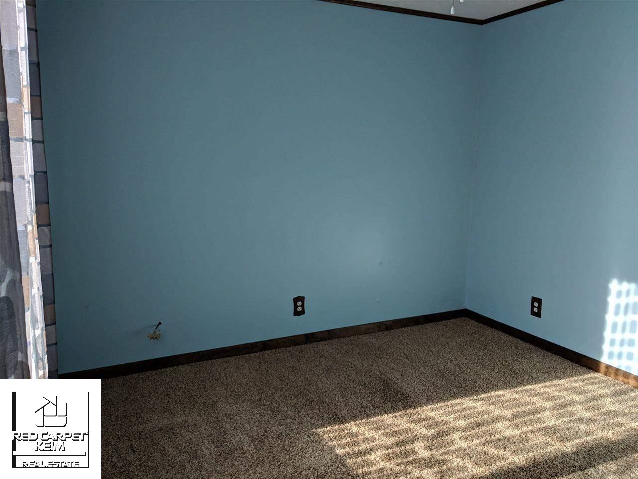 2413 Howe Road Burton, MI 48519 - Photo 11 of 29 21443208-10.JPG
