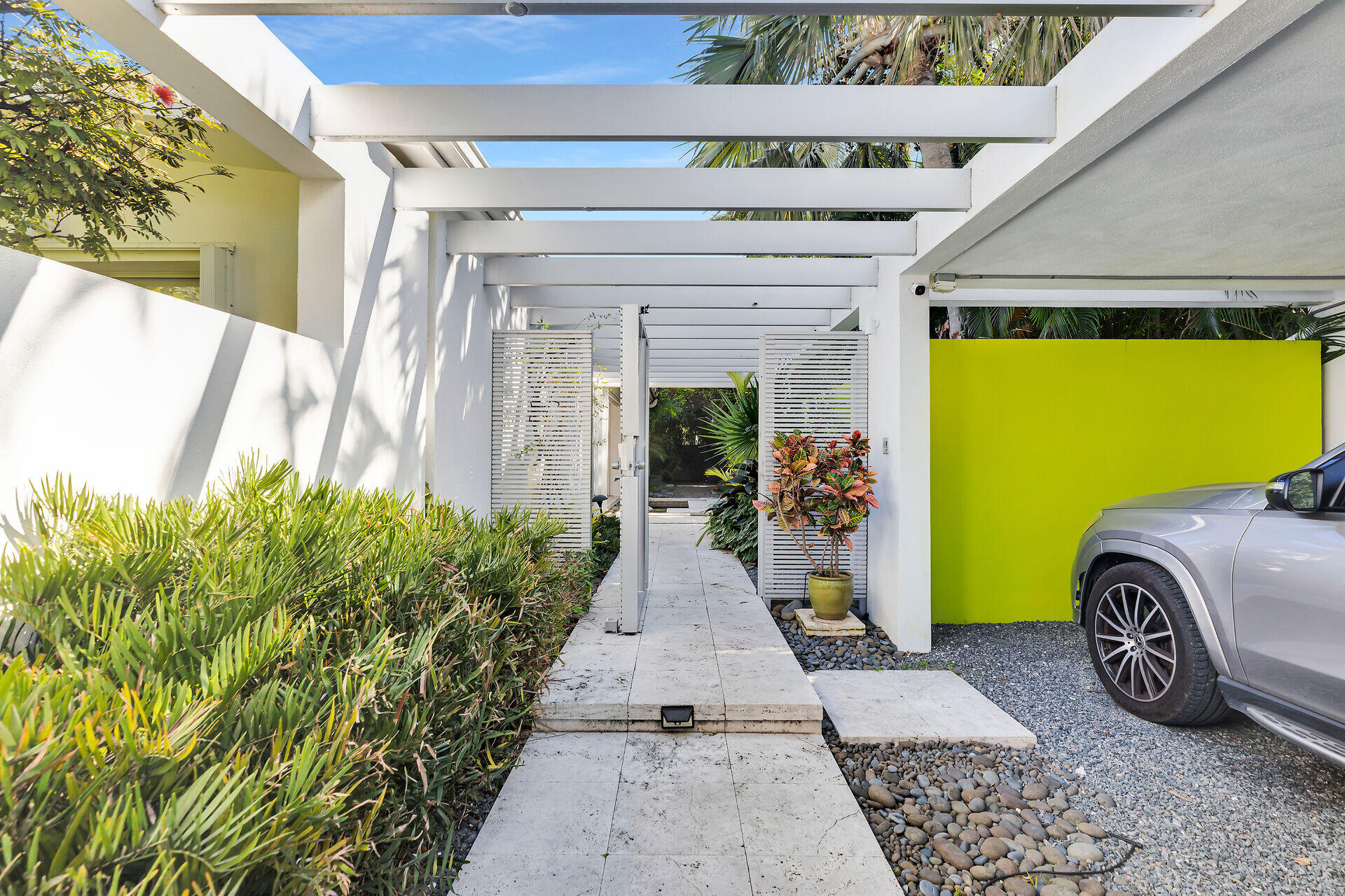 1501 Georgia Street Key West, FL 33040 - Photo 39 of 50 a view of a garage