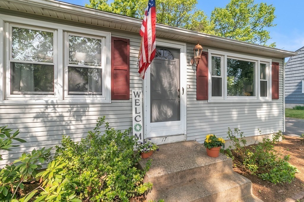 17 Kenneth Road Easthampton, MA 01027 - Photo 1 of 42 Gallery Image 1