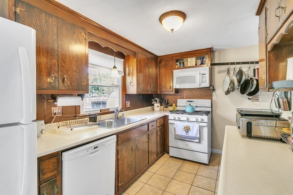 17 Kenneth Road Easthampton, MA 01027 - Photo 10 of 42 Gallery Image 10
