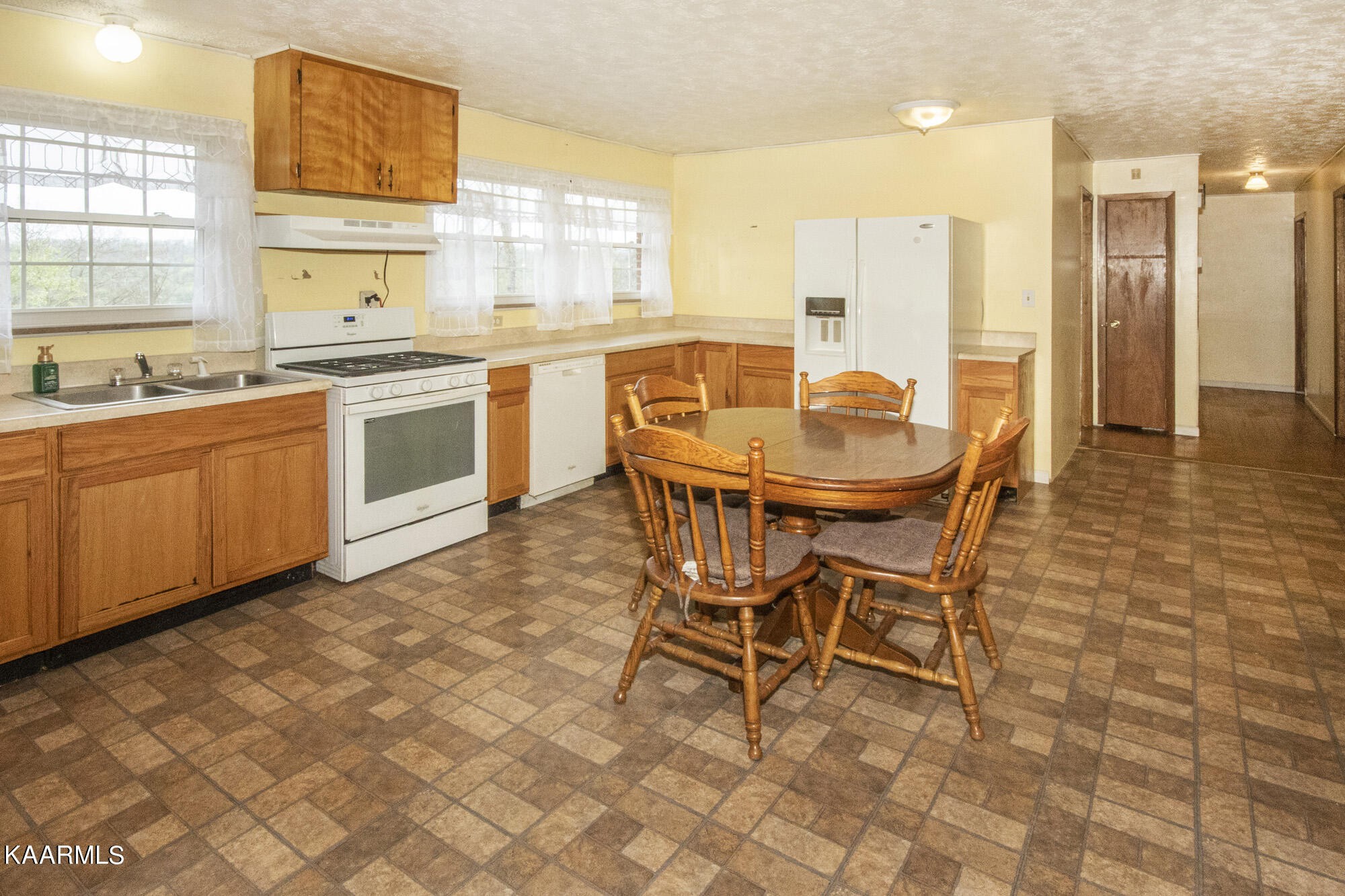 407 Pine Street Clinton, TN 37716 - Photo 6 of 27