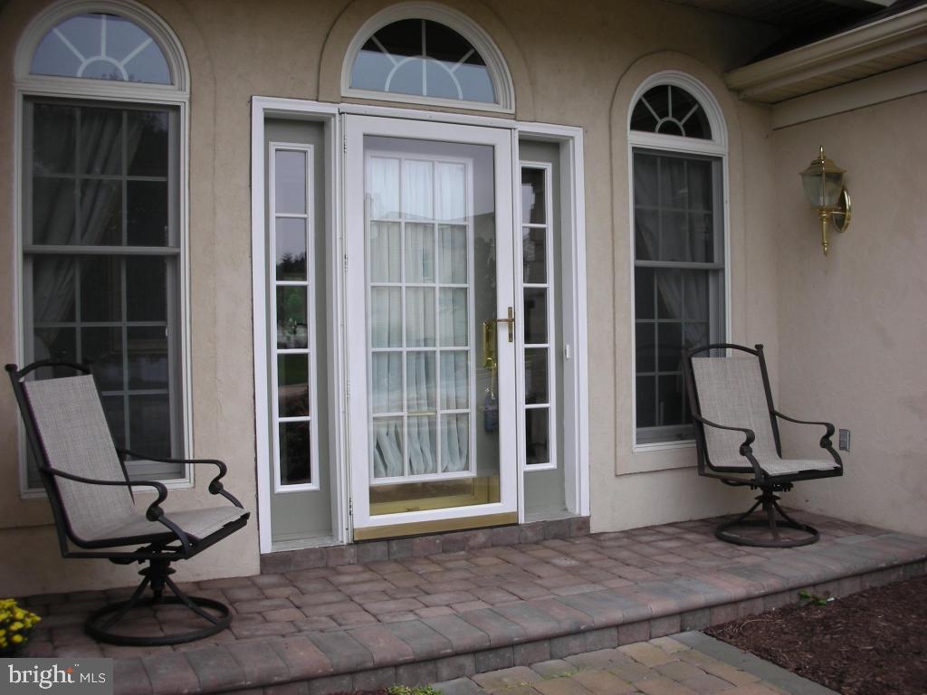 662 Laurel Avenue Lititz, PA 17543 - Photo 2 of 28