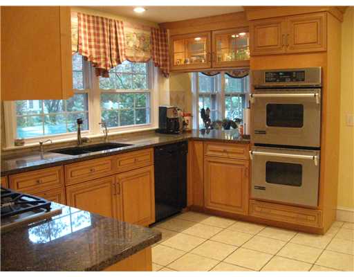 340 Rumstick Road Barrington, RI 02806 - Photo 6 of 12 Kitchen.