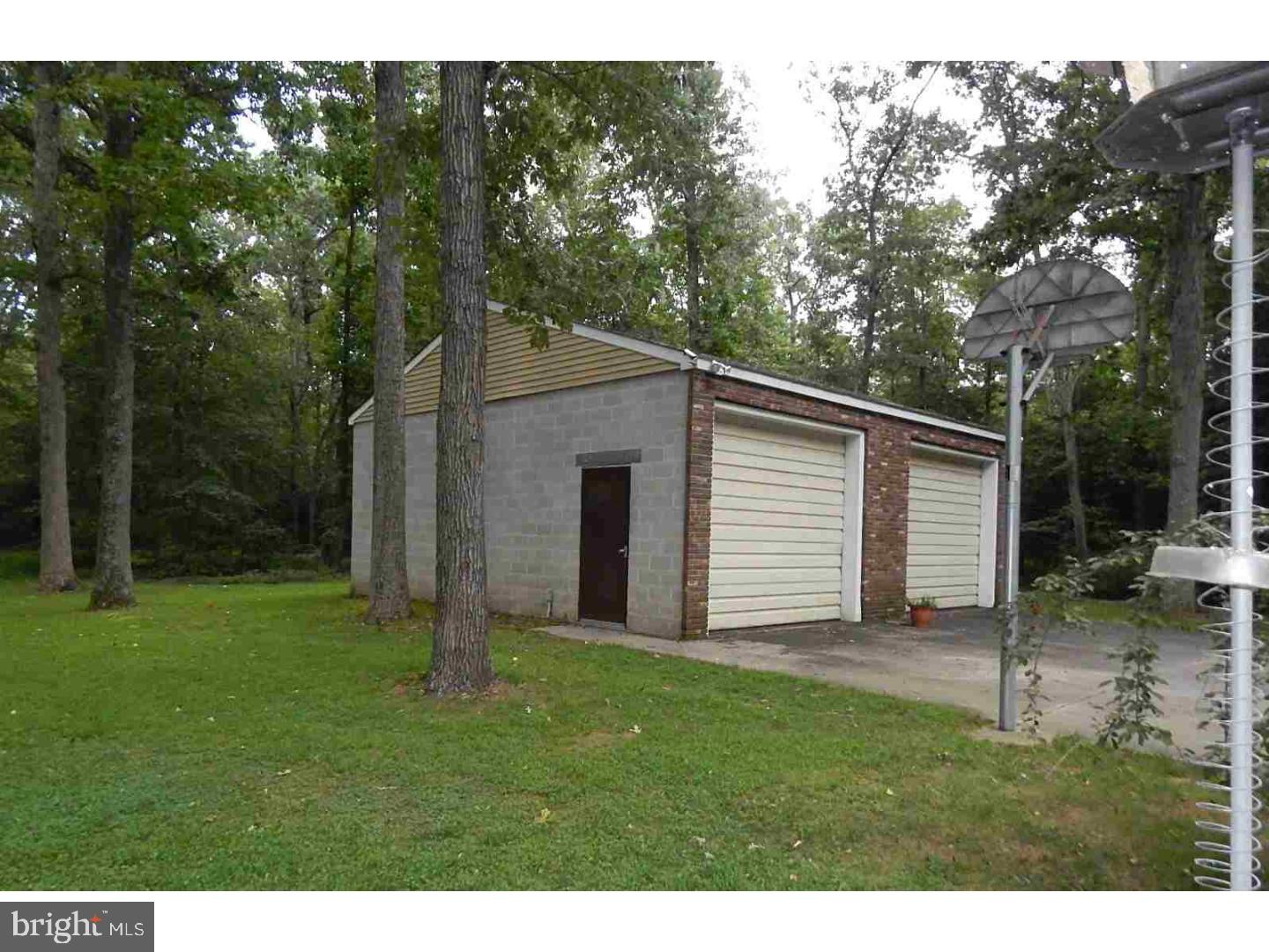 646 Buck Road Pittsgrove, NJ 08318 - Photo 2 of 13 Garage