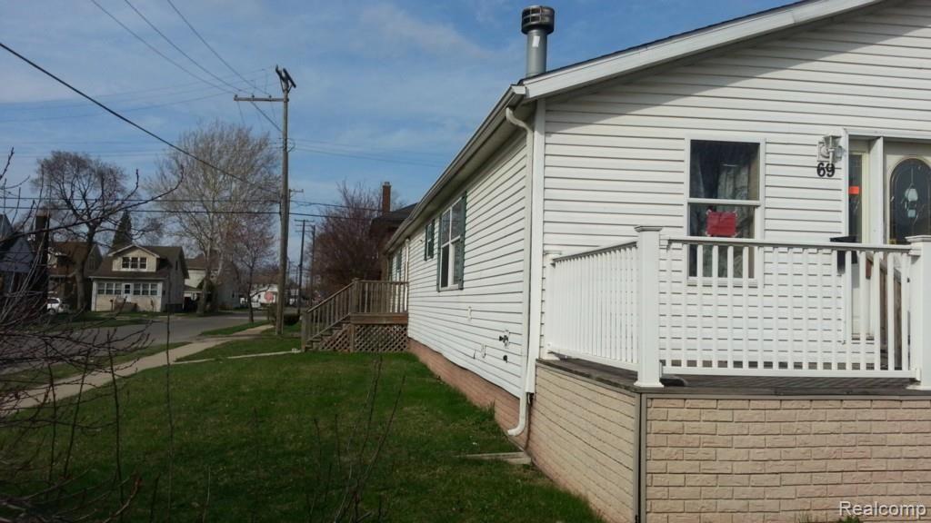 69 Walnut Street River Rouge, MI 48218 - Photo 2 of 19 20140424_172201.jpg