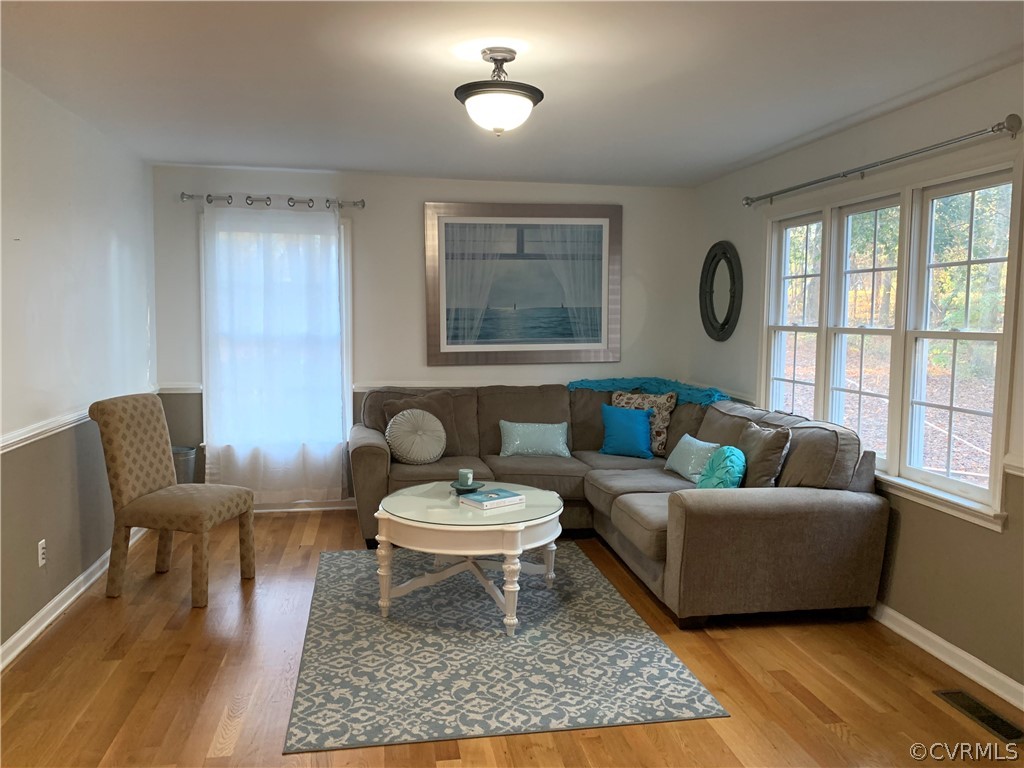 312 Sunset Ridge Drive Farmville, VA 23901 - Photo 13 of 25 a living room with furniture and a rug