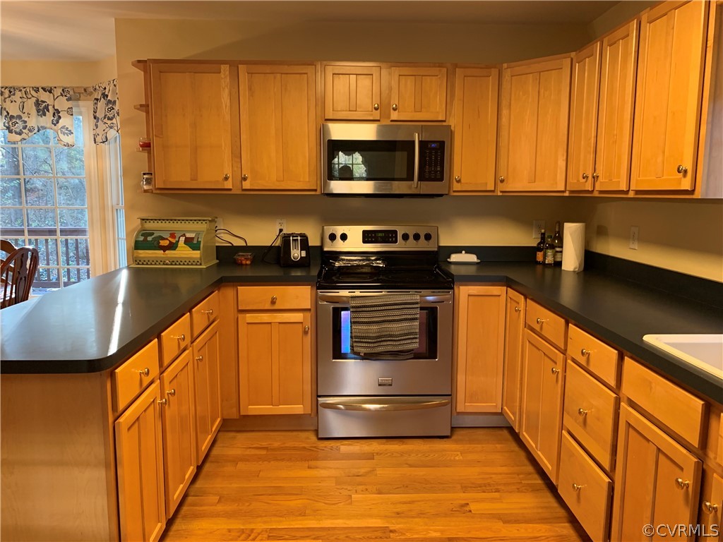 312 Sunset Ridge Drive Farmville, VA 23901 - Photo 7 of 25 a kitchen with stainless steel appliances granite countertop a stove a sink and a microwave