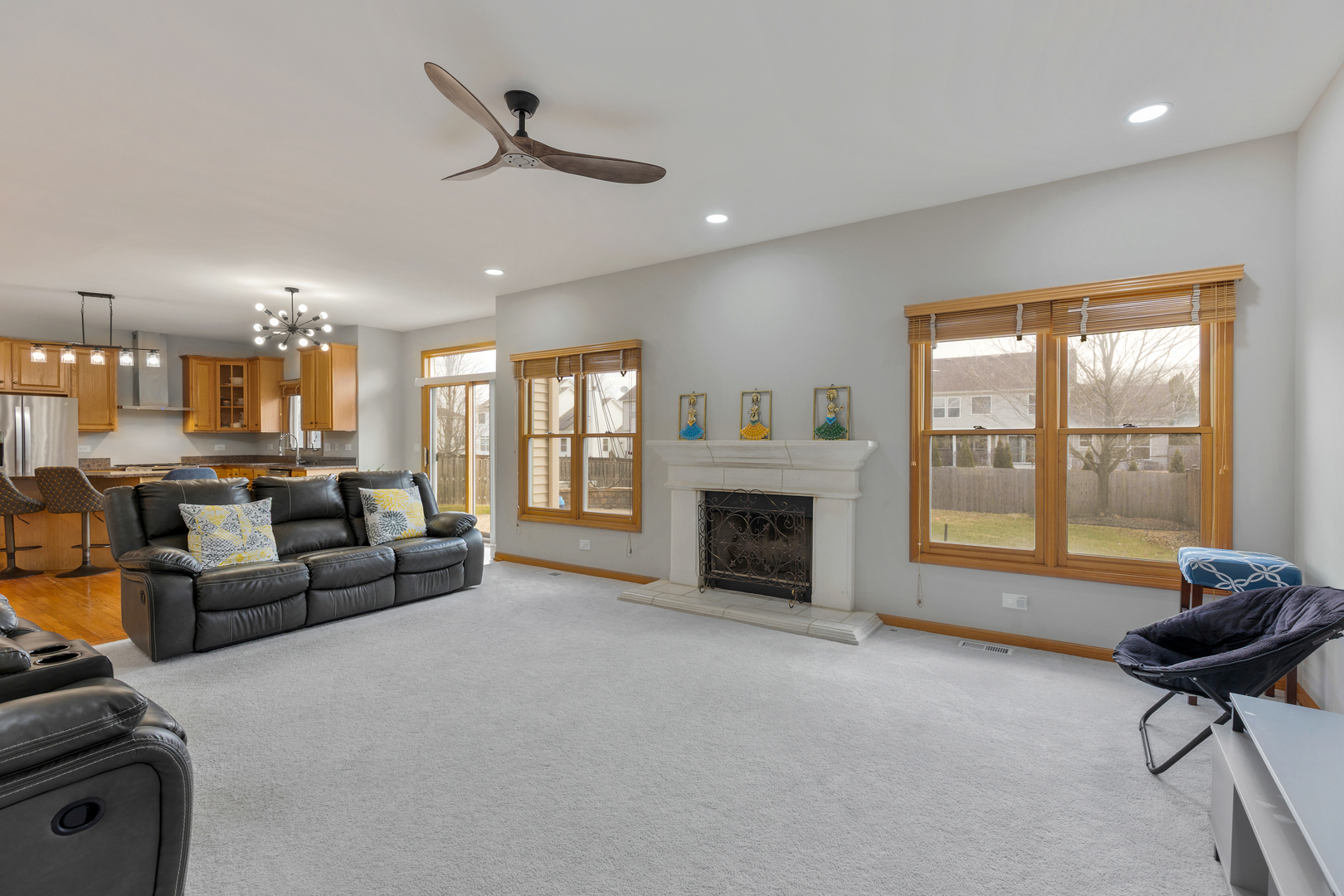 2052 Gardner Circle East Aurora, IL 60503 - Photo 5 of 26