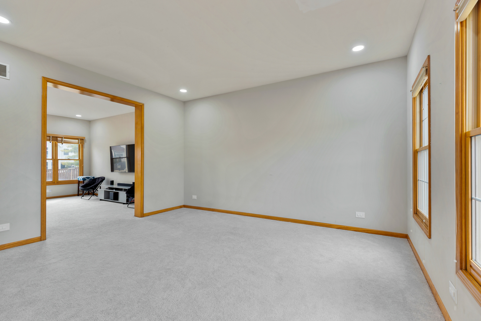 2052 Gardner Circle East Aurora, IL 60503 - Photo 9 of 26