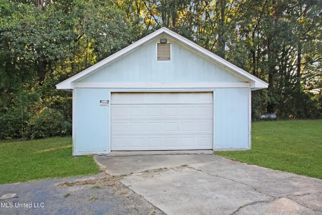 $170,900 | 1450 Dupree Road, Raymond, MS 39154