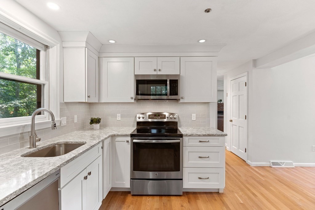 7 Ridge Road Haverhill, MA 01830 - Photo 8 of 38