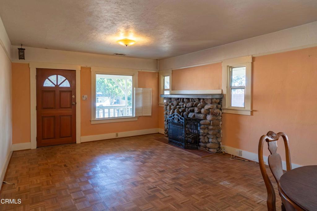 1331 Richmond Road Santa Paula, CA 93060 - Photo 8 of 43 1331 Richmond Rd - Living Area 2