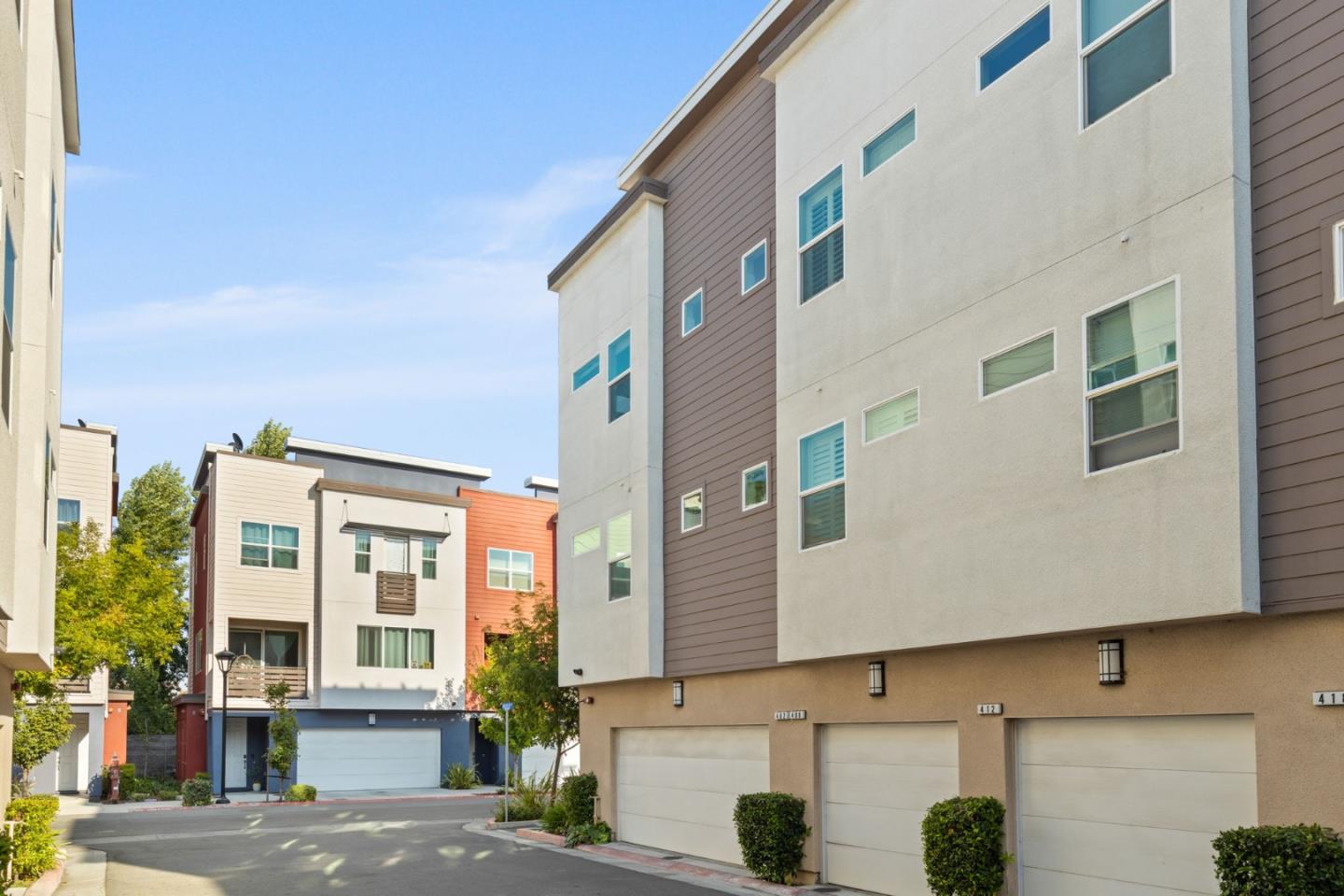 402 Ellicott Loop San Jose, CA 95123 - Photo 25 of 33 a view of a building with a street