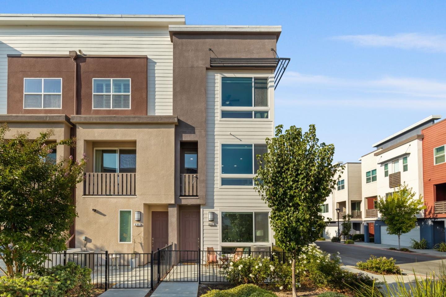 402 Ellicott Loop San Jose, CA 95123 - Photo 26 of 33 front view of a building