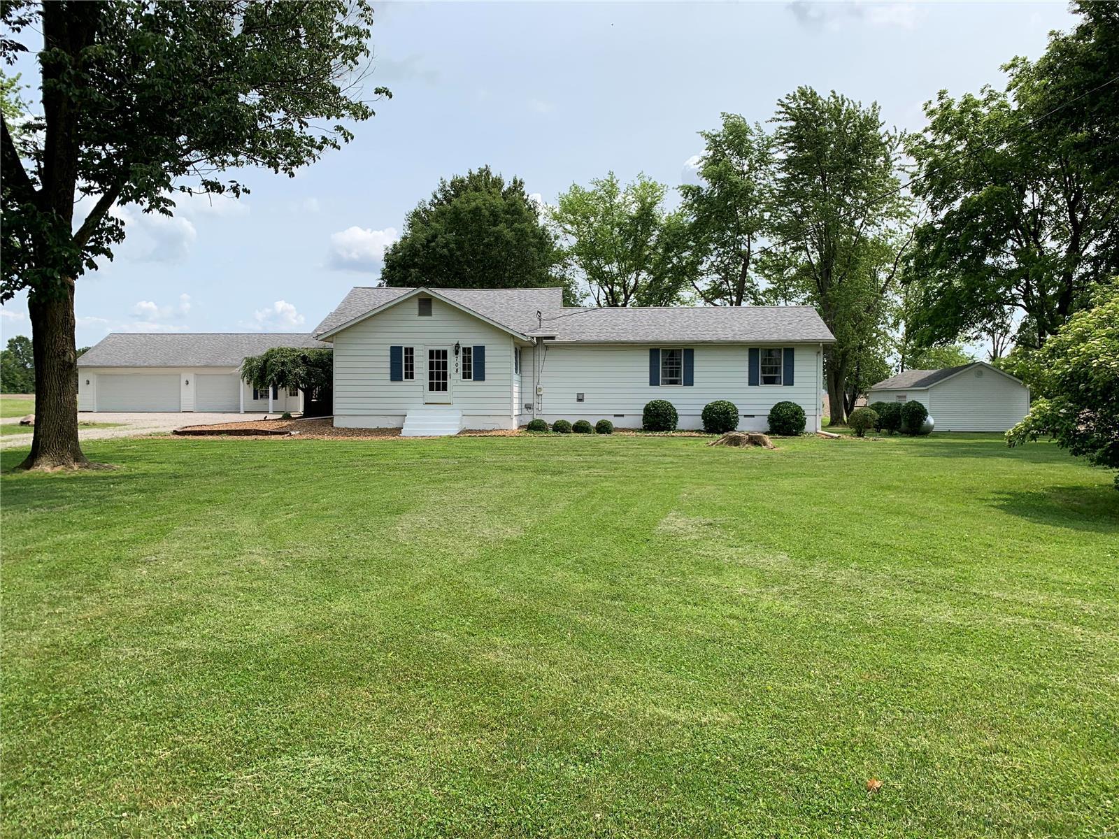 708 Walnut Hill Road Centralia, IL 62801 - Photo 1 of 41 Gallery Image 1