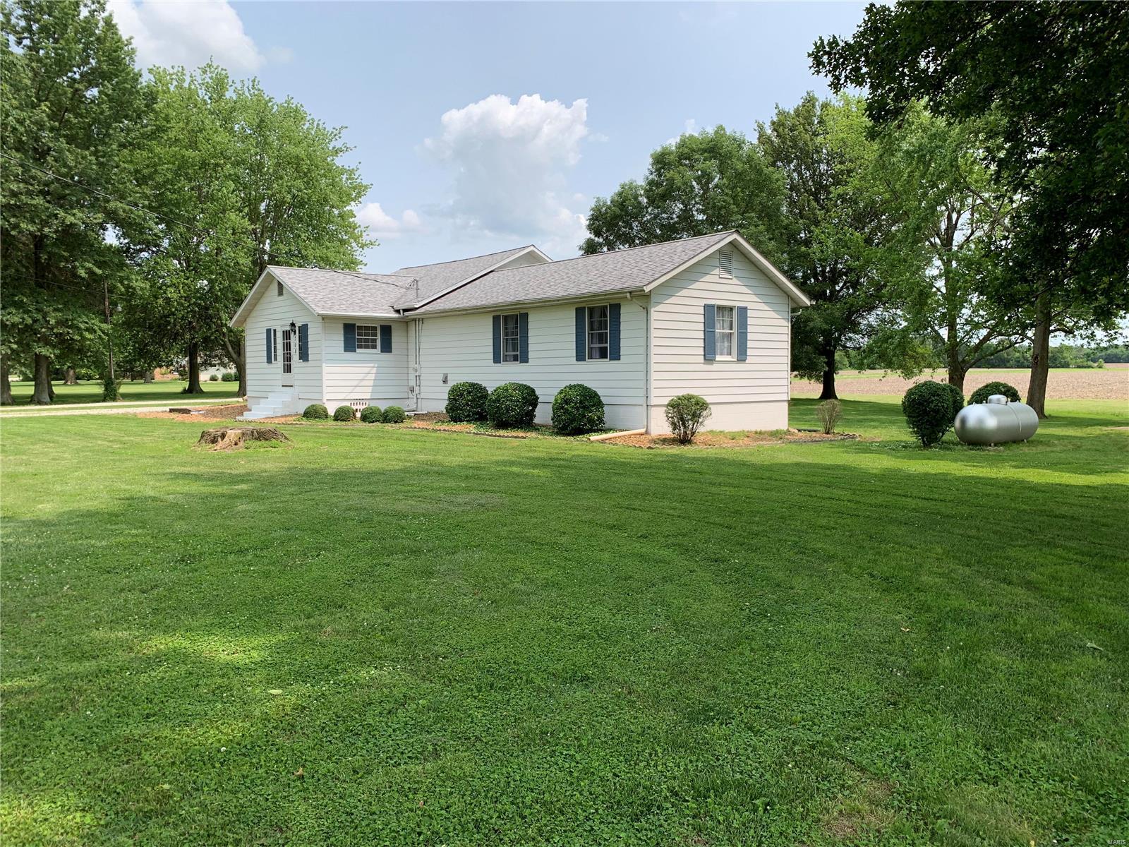 708 Walnut Hill Road Centralia, IL 62801 - Photo 2 of 41 Gallery Image 2