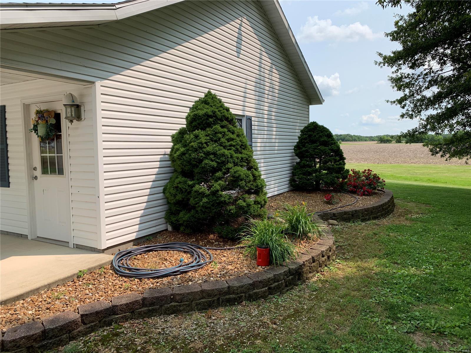 708 Walnut Hill Road Centralia, IL 62801 - Photo 13 of 41 Gallery Image 13