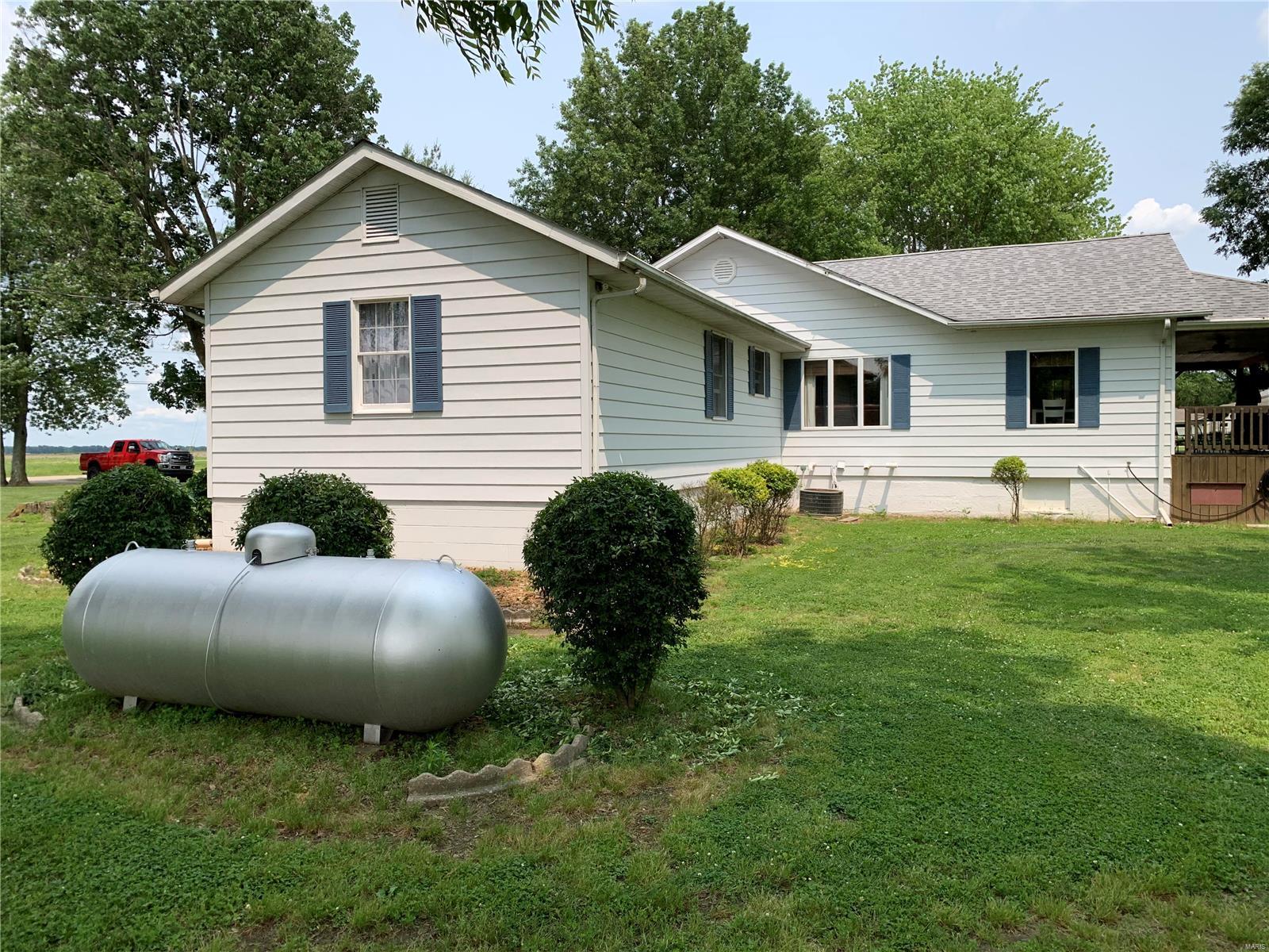 708 Walnut Hill Road Centralia, IL 62801 - Photo 3 of 41 Gallery Image 3