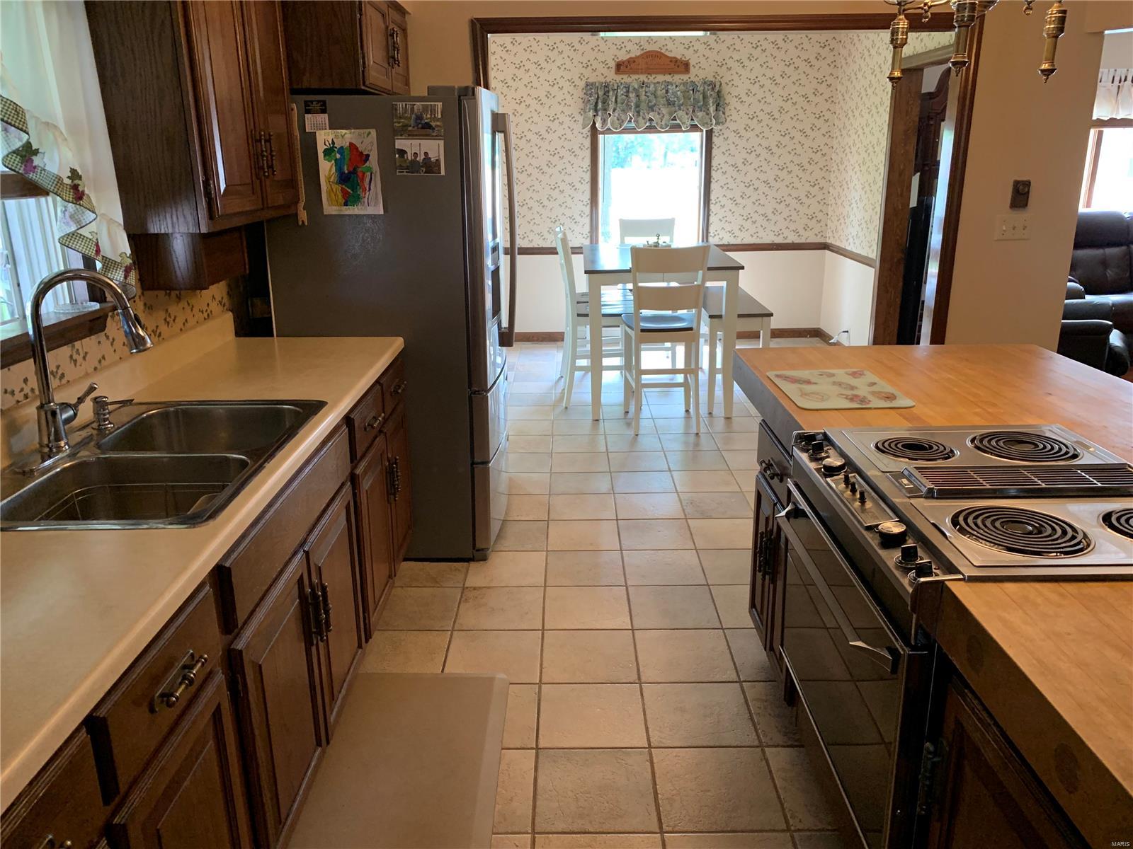 708 Walnut Hill Road Centralia, IL 62801 - Photo 21 of 41 Gallery Image 21