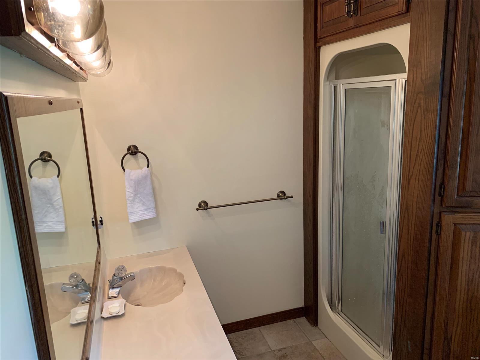 708 Walnut Hill Road Centralia, IL 62801 - Photo 34 of 41 Gallery Image 34