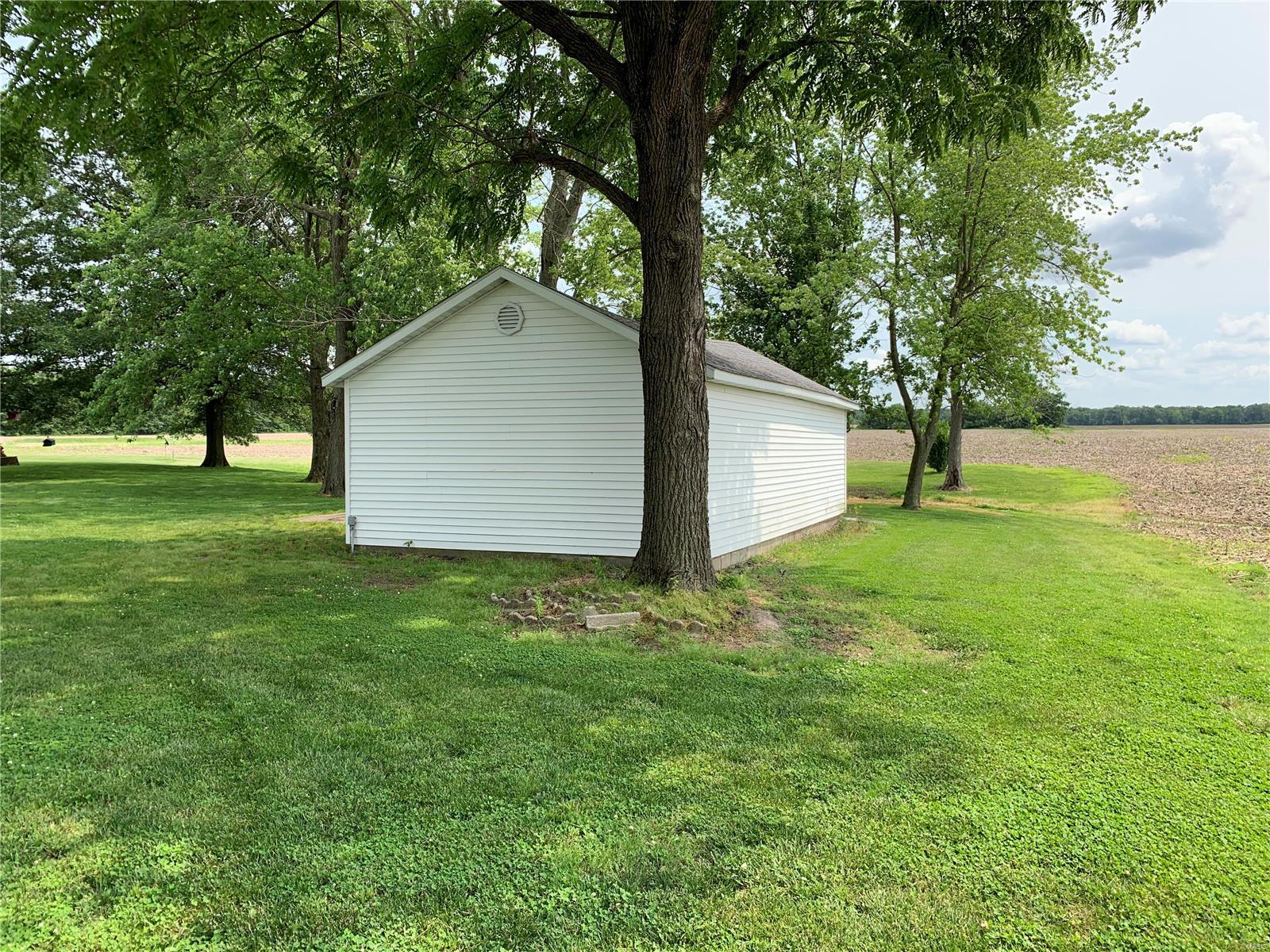 708 Walnut Hill Road Centralia, IL 62801 - Photo 6 of 41 Gallery Image 6