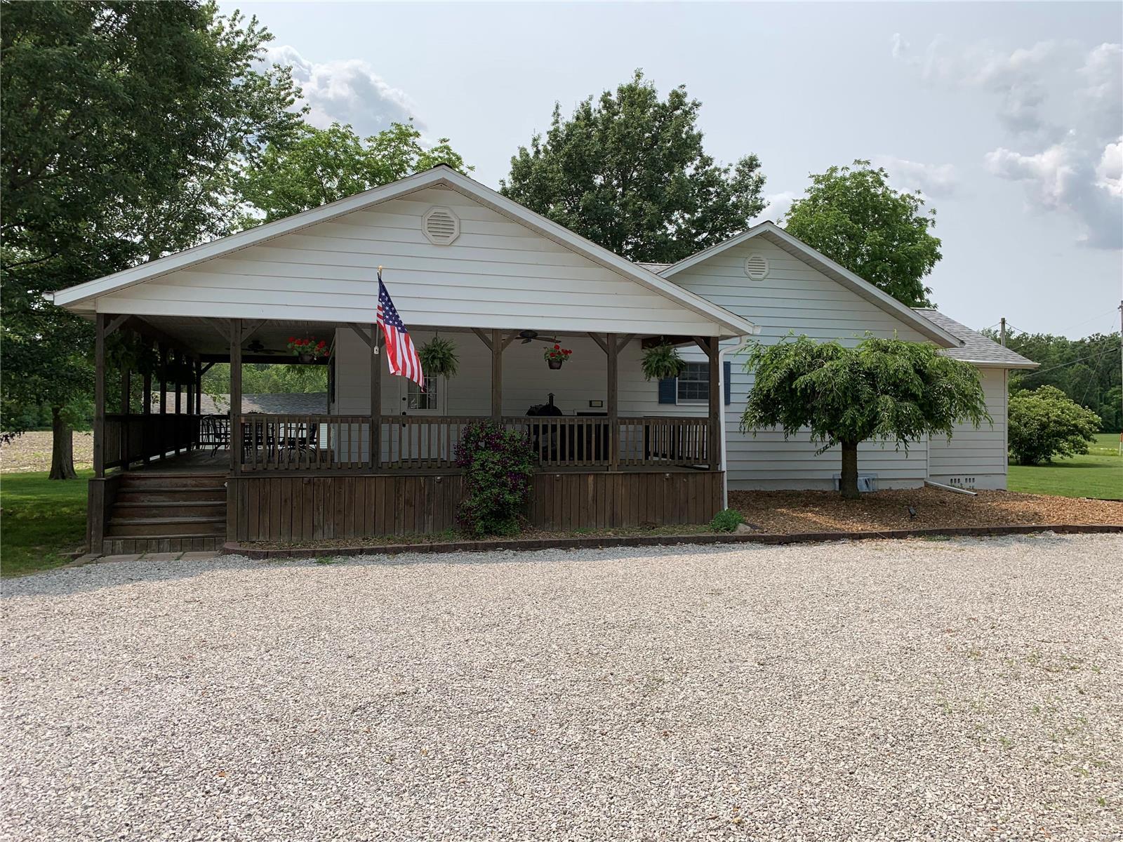 708 Walnut Hill Road Centralia, IL 62801 - Photo 8 of 41 Gallery Image 8