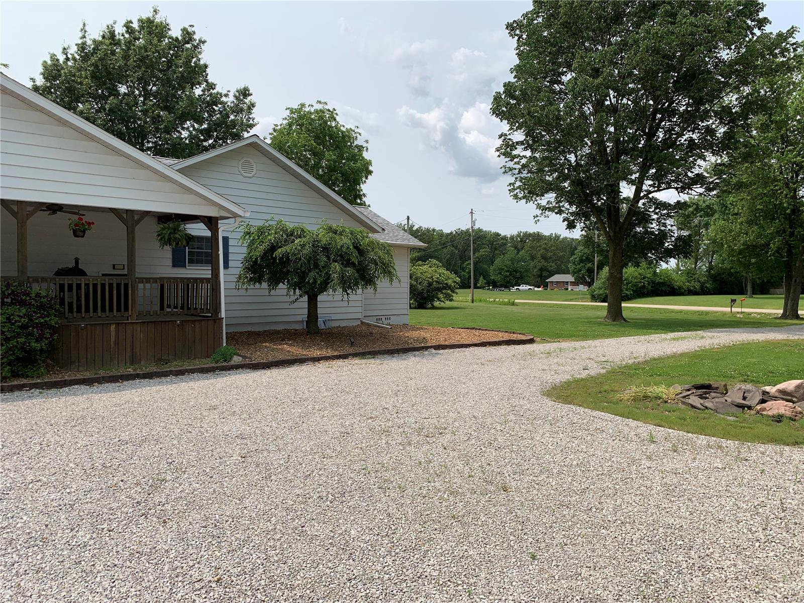708 Walnut Hill Road Centralia, IL 62801 - Photo 9 of 41 Gallery Image 9