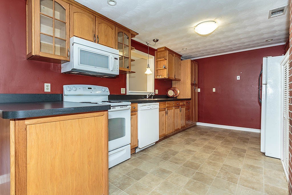 25 Judith Road Chelmsford, MA 01824 - Photo 13 of 29